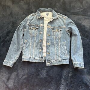 Men's medium gap jean jacket